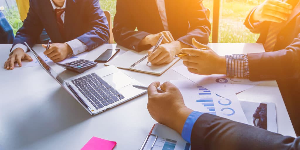 The CFO’s Secret Weapon: Building a Real-time Financial War Room for Faster, Smarter Decisions